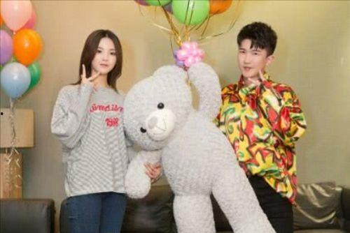 综艺娱乐吃瓜背景图片,吃瓜群众背后的故事揭秘